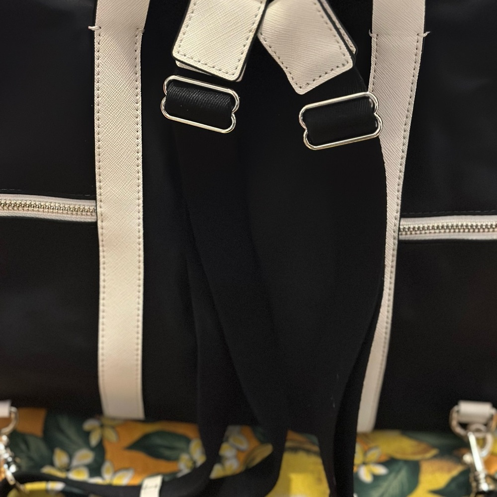 Gorgeous HTF Henri Bendel Black & Ivory 3 Way JETSETTER Crossbody Backpack Mint! - Picture 10 of 16